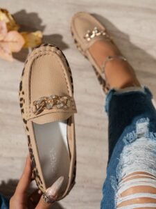 Women's Metal Chain Decor Flat Loafers, Round Toe Casual Non-Slip Leopard Print Slip-On Flats, Comfortable Spring/Autumn