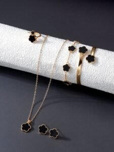 6pcs/Set Stylish Clover Pendant Necklace, Bracelet, Ring, Earrings Jewelry Set, Needs Peel Off Film