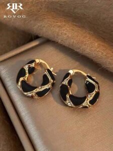 1 Pair Vintage French Elegant Versatile Luxurious High-End Fashionable Niche Personalized Circle Earrings, Essential For Women's Autumn/Winter Outfits
